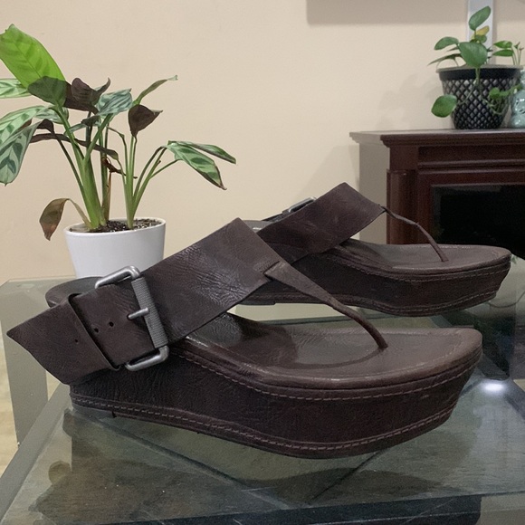 VERA WANG LAVENDER Collection Orlanda Wedge Sandal - Picture 9 of 9